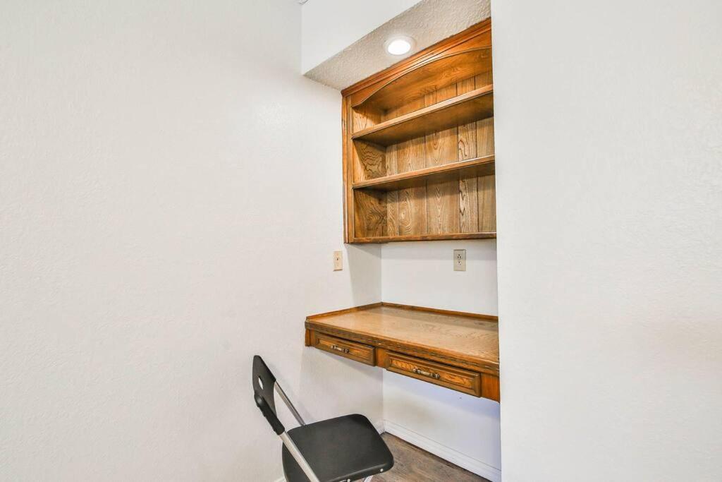 Hot Tub, Privacy, Sleeps 11 & Tons Of Space! Lubbock Exteriör bild
